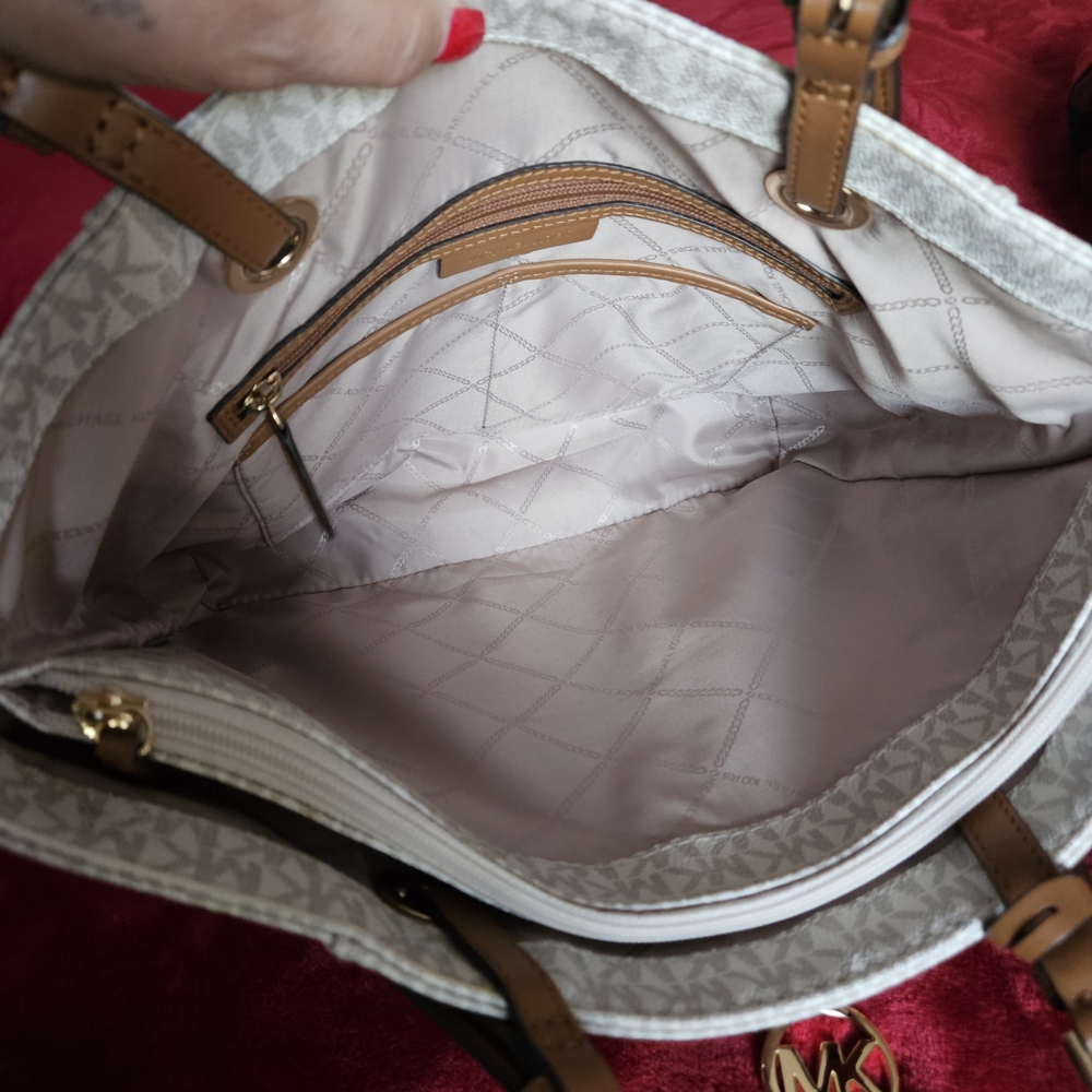 Michael Kors Jet Set Signature Logo Tote Bag in Vanilla with Acorn Trim - Picture 6 of 7